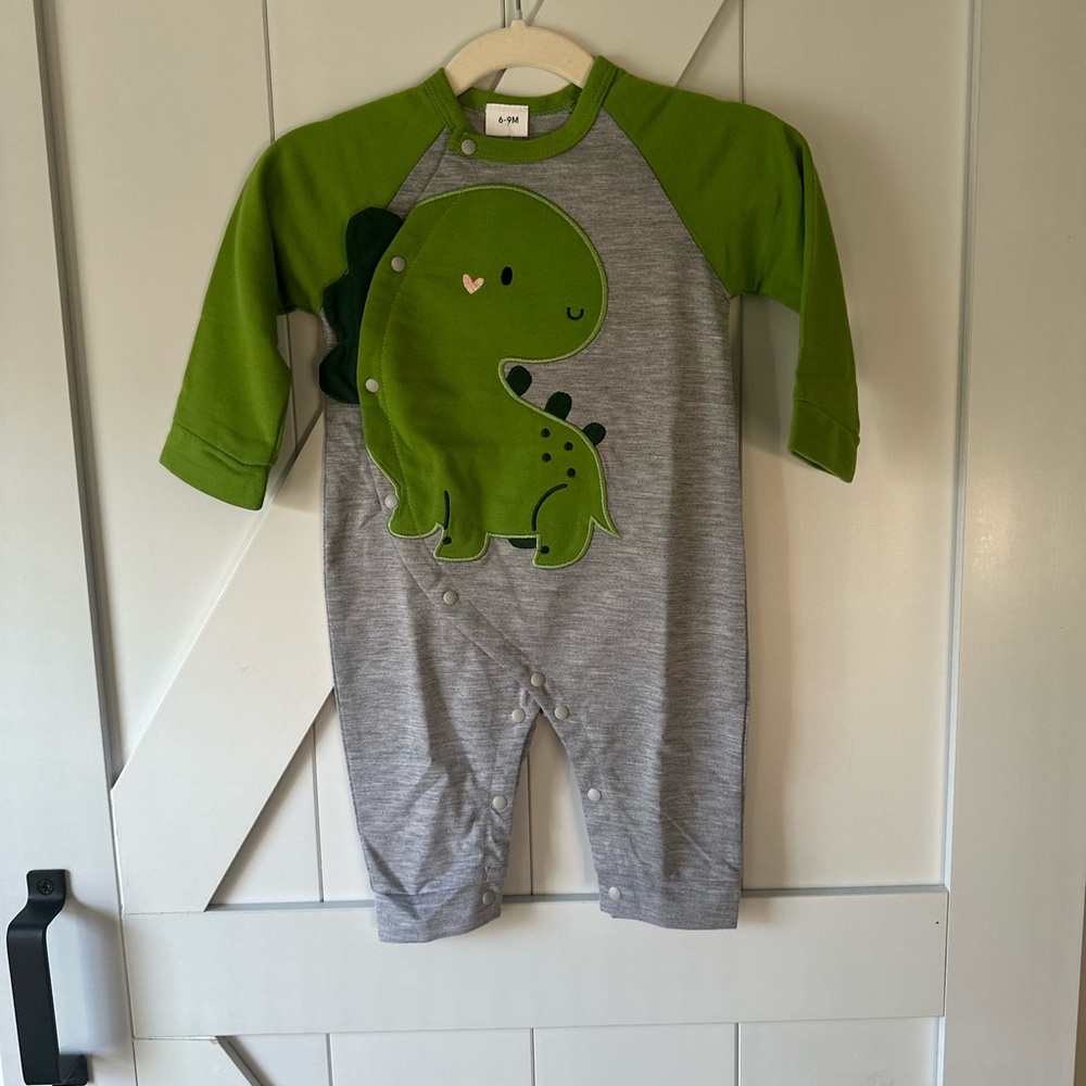 Baby Romper ~ Grey with Green Dinosaur - Size 6-9 months🦖